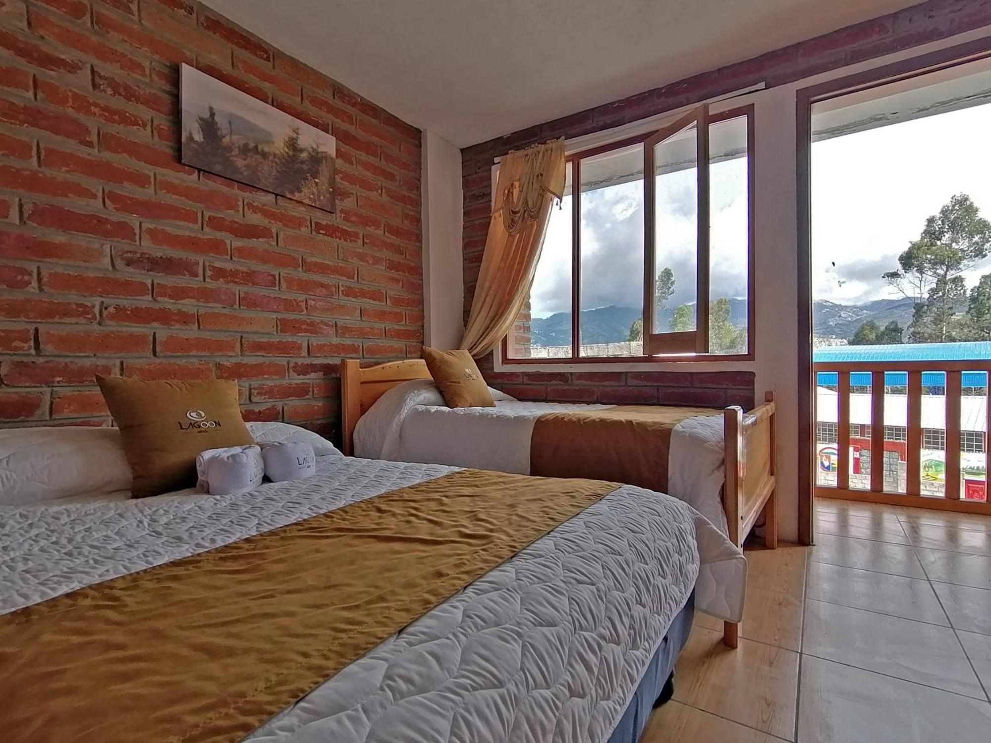 Lagoon Hotel Chugchilan Exterior photo